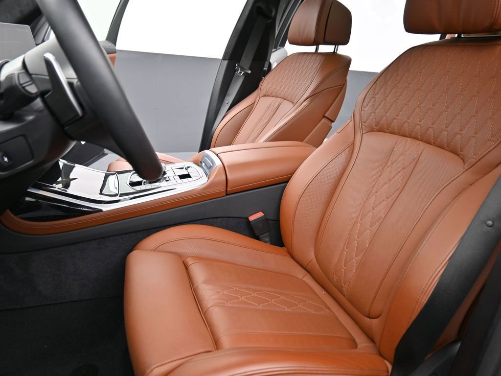 Used 2026 BMW X7 xDrive40i w/ Executive Package image 11