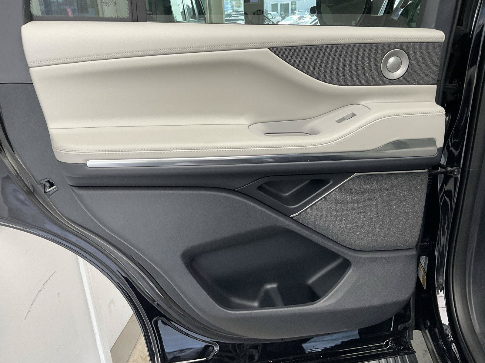 New 2026 Lincoln Navigator Reserve AWD/4WD image 11