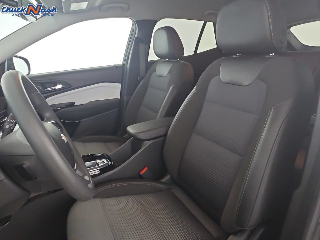 Used 2025 Chevrolet Trax LT FWD image 24