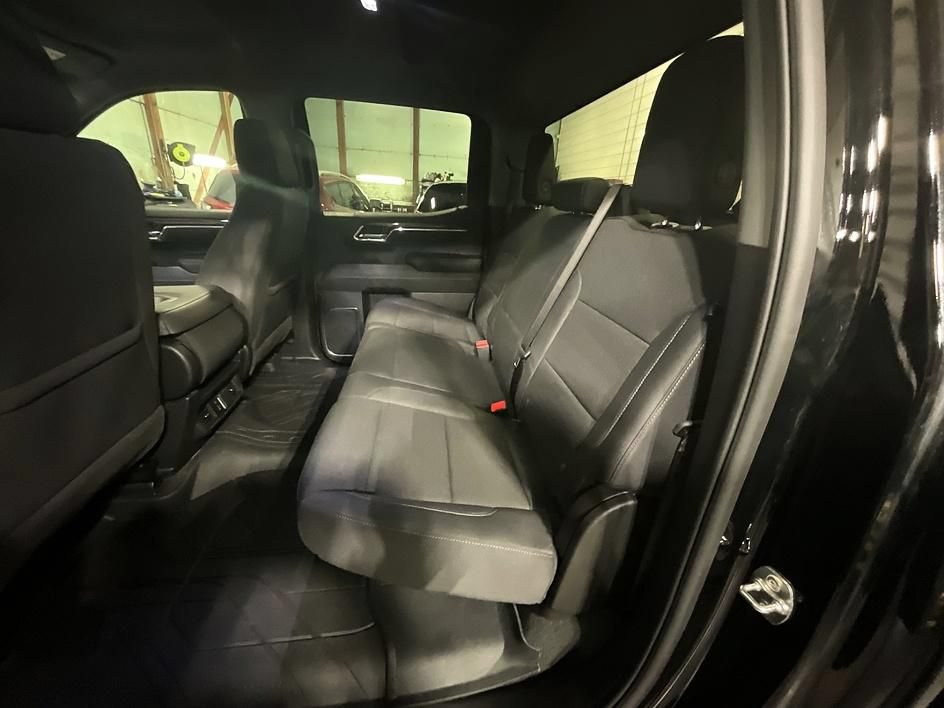 Used 2025 Chevrolet Silverado 1500 LT AWD/4WD image 17