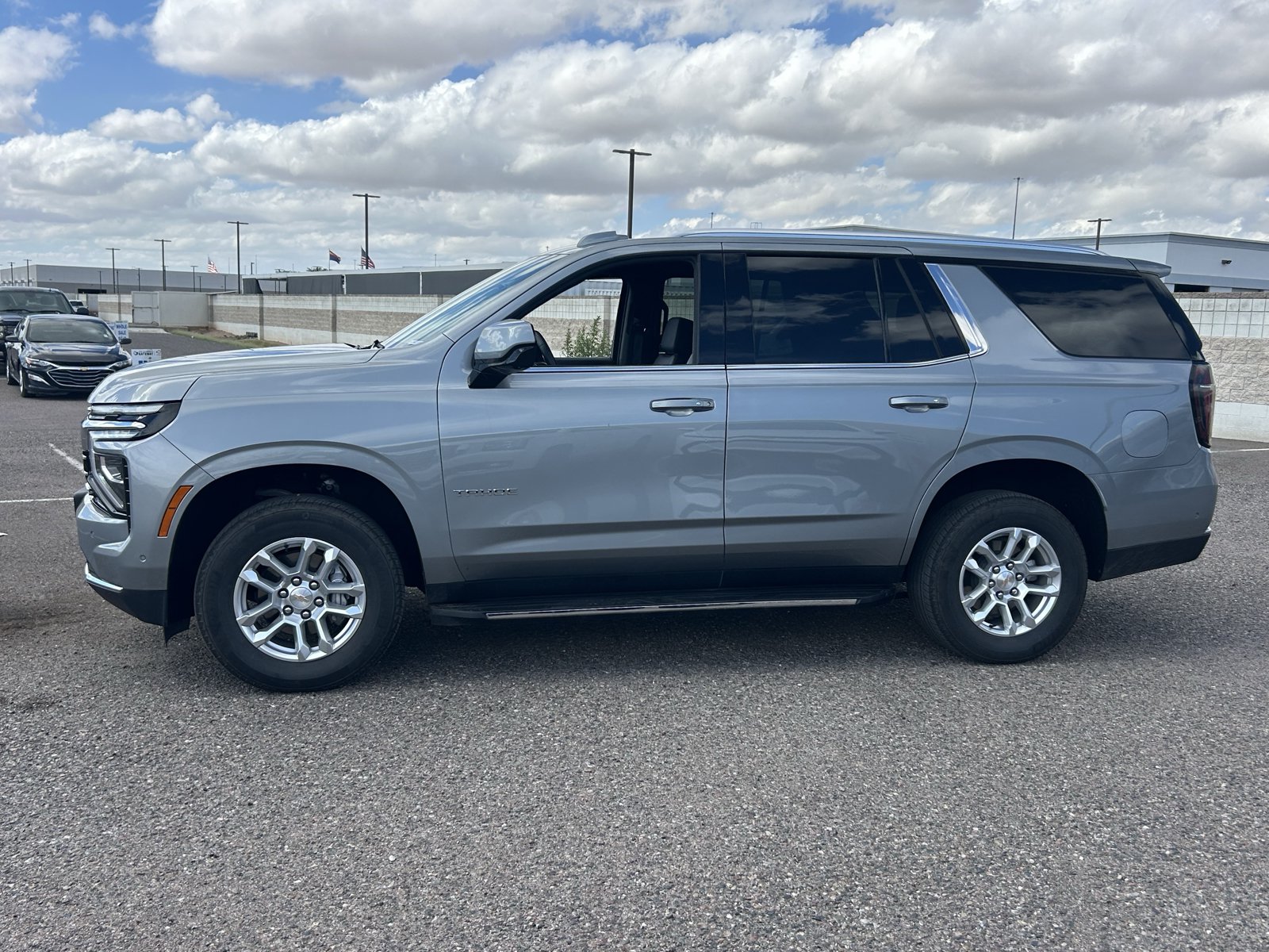 Used 2025 Chevrolet Tahoe LT AWD/4WD image 2