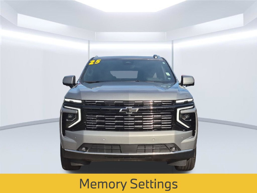 Used 2025 Chevrolet Suburban High Country AWD/4WD image 10