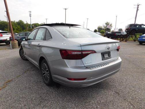Used 2020 Volkswagen Jetta SE w/ SE Cold Weather Package FWD image 6