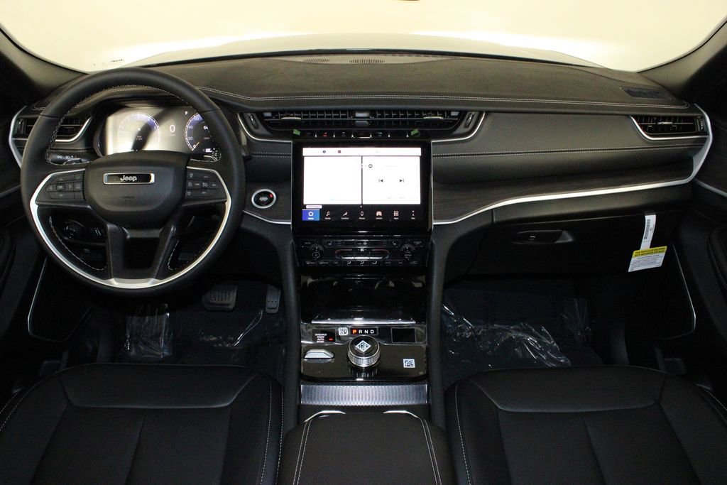 New 2025 Jeep Grand Cherokee L Limited w/ Black Appearance Package image 35