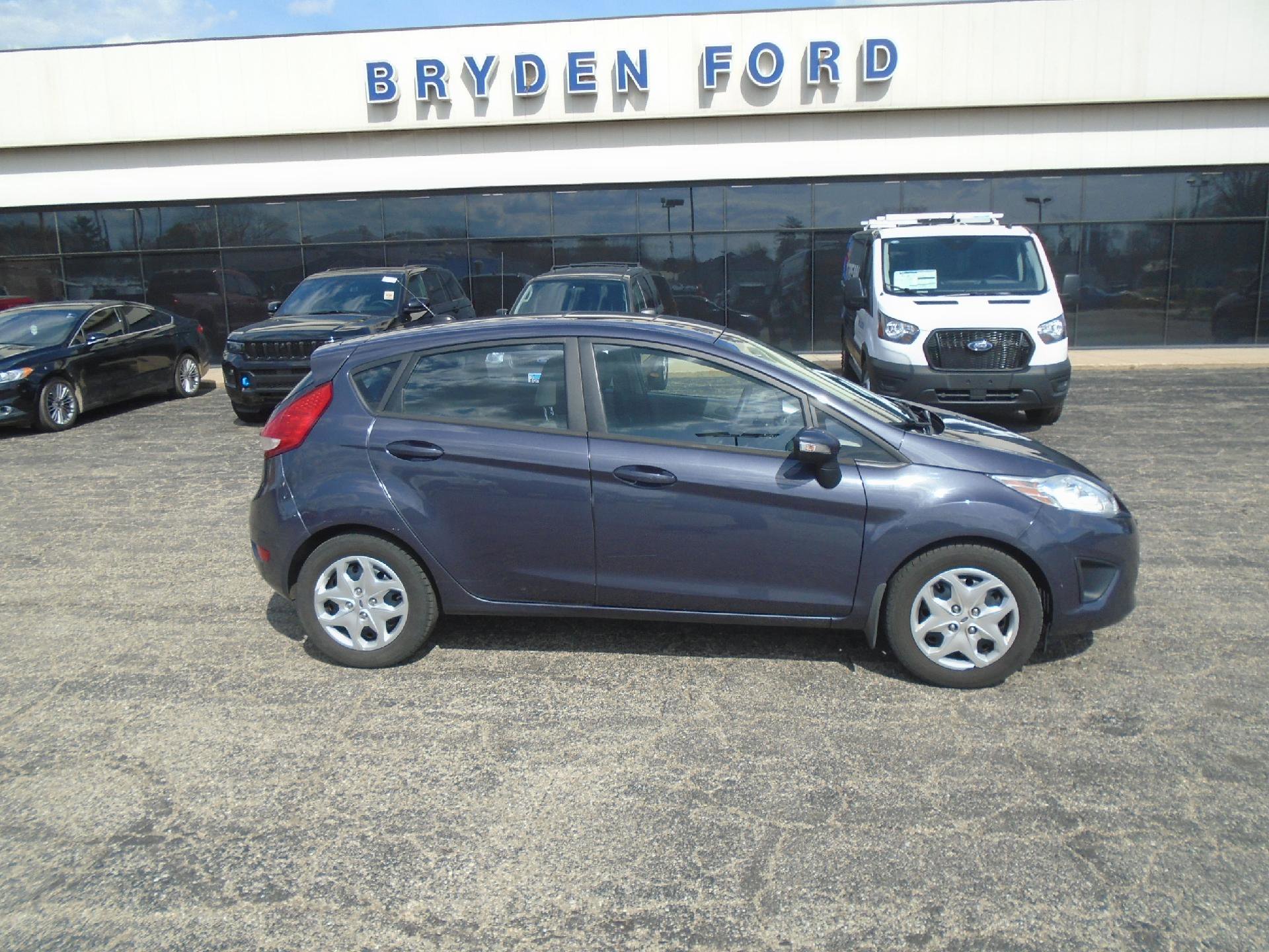 Used 2013 Ford Fiesta SE w/ Super Fuel Economy Pkg FWD image 4