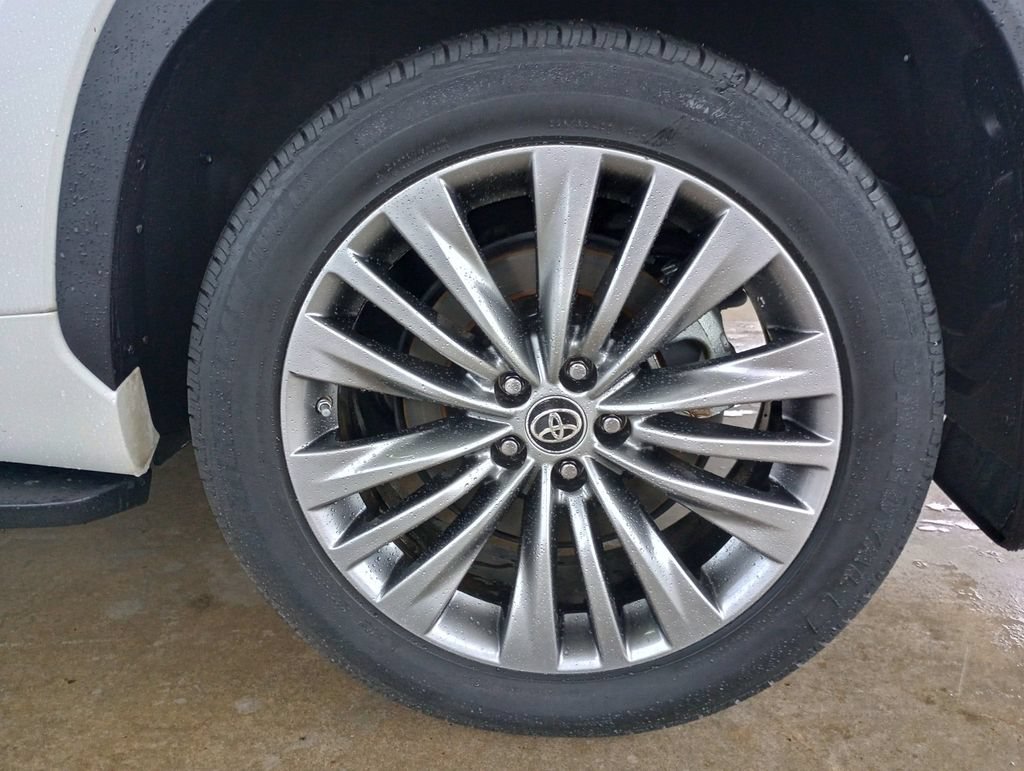 Used 2021 Toyota Highlander Platinum FWD image 30