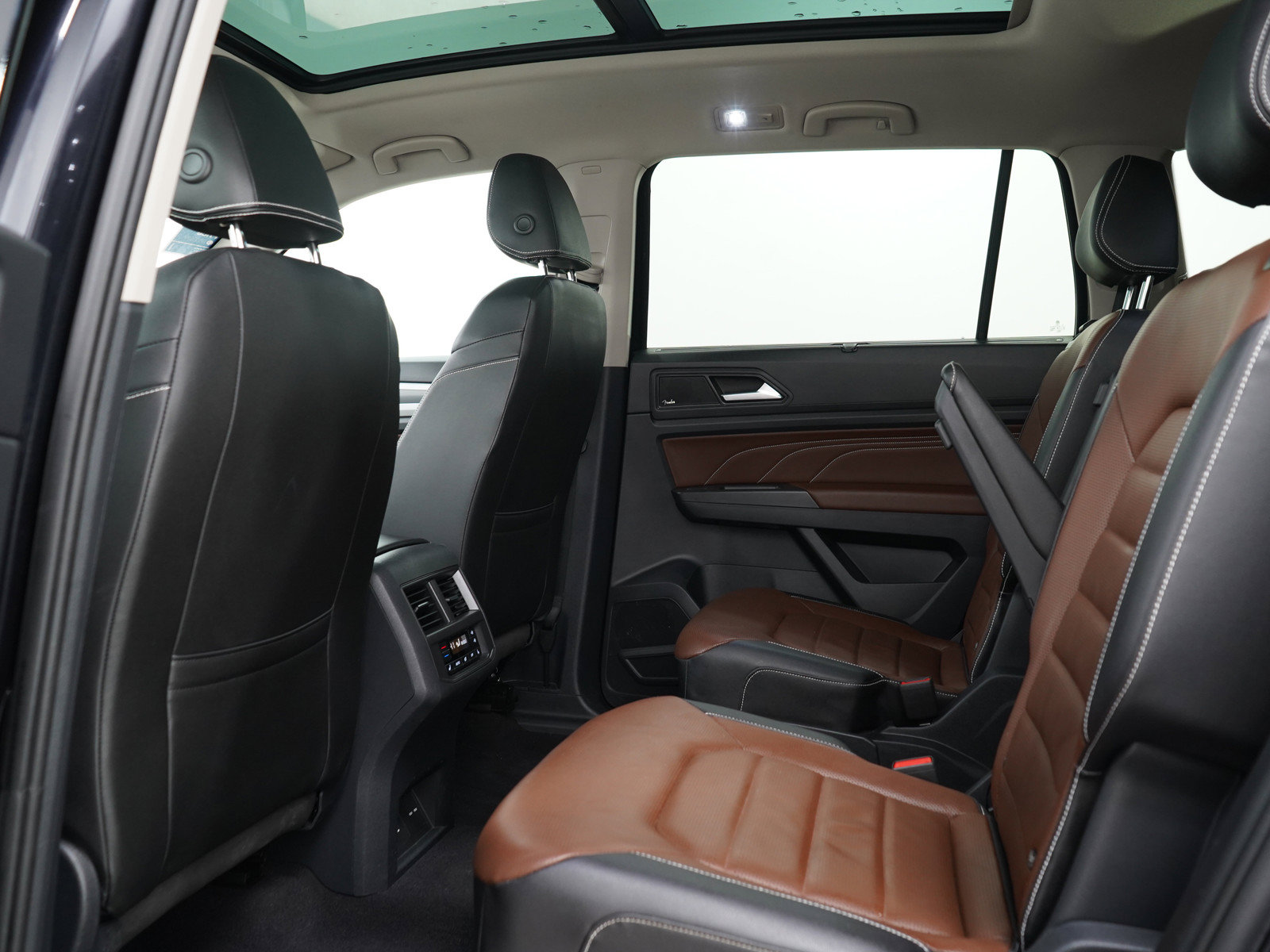 Used 2023 Volkswagen Atlas SEL Premium AWD/4WD image 23