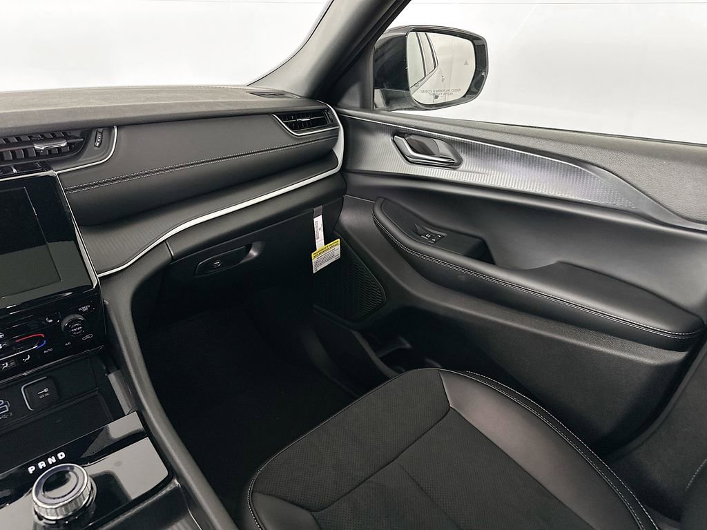 New 2025 Jeep Grand Cherokee L Altitude image 30