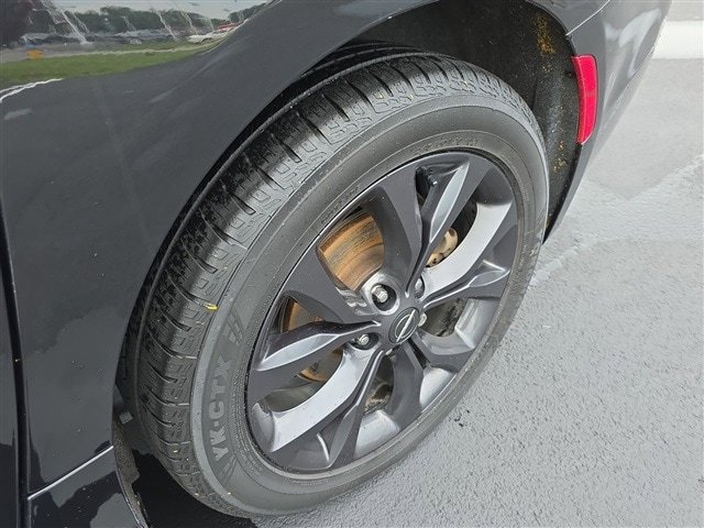 Used 2020 Chrysler Pacifica Touring-L Plus w/ S Appearance Package FWD image 17