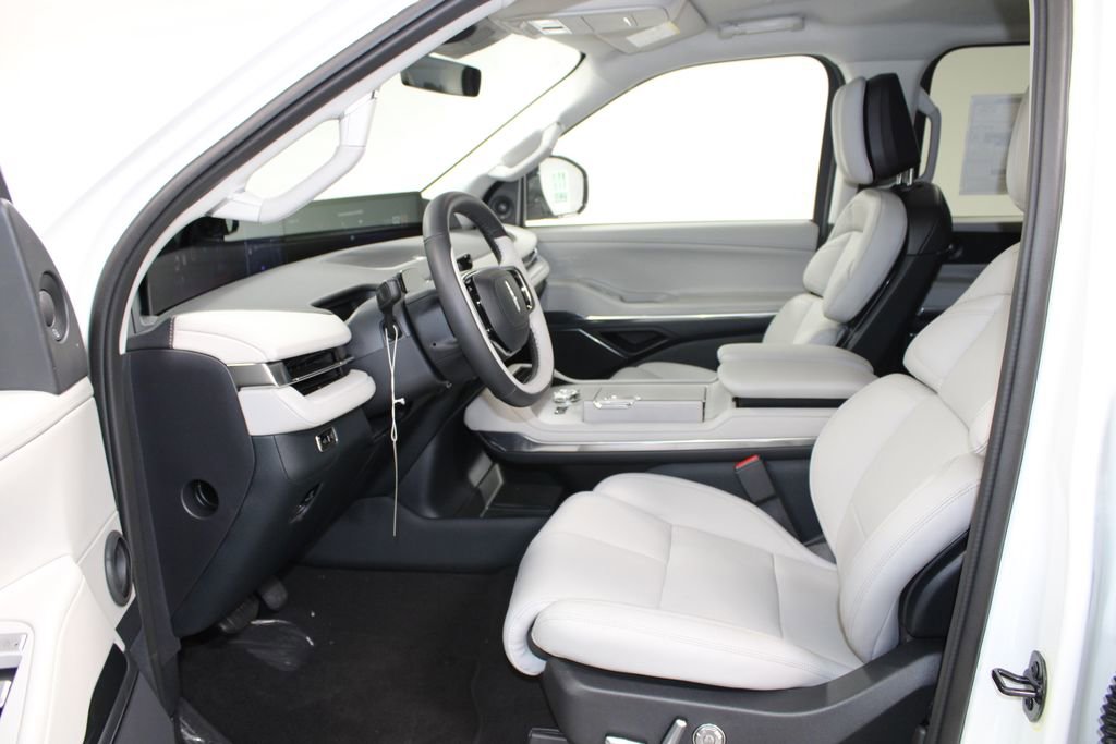 New 2026 Lincoln Navigator Premier AWD/4WD image 23