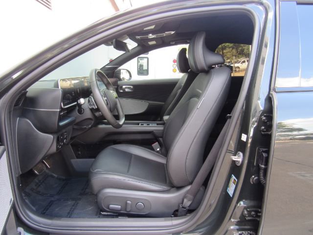 Used 2023 Hyundai Ioniq 6 Limited image 16