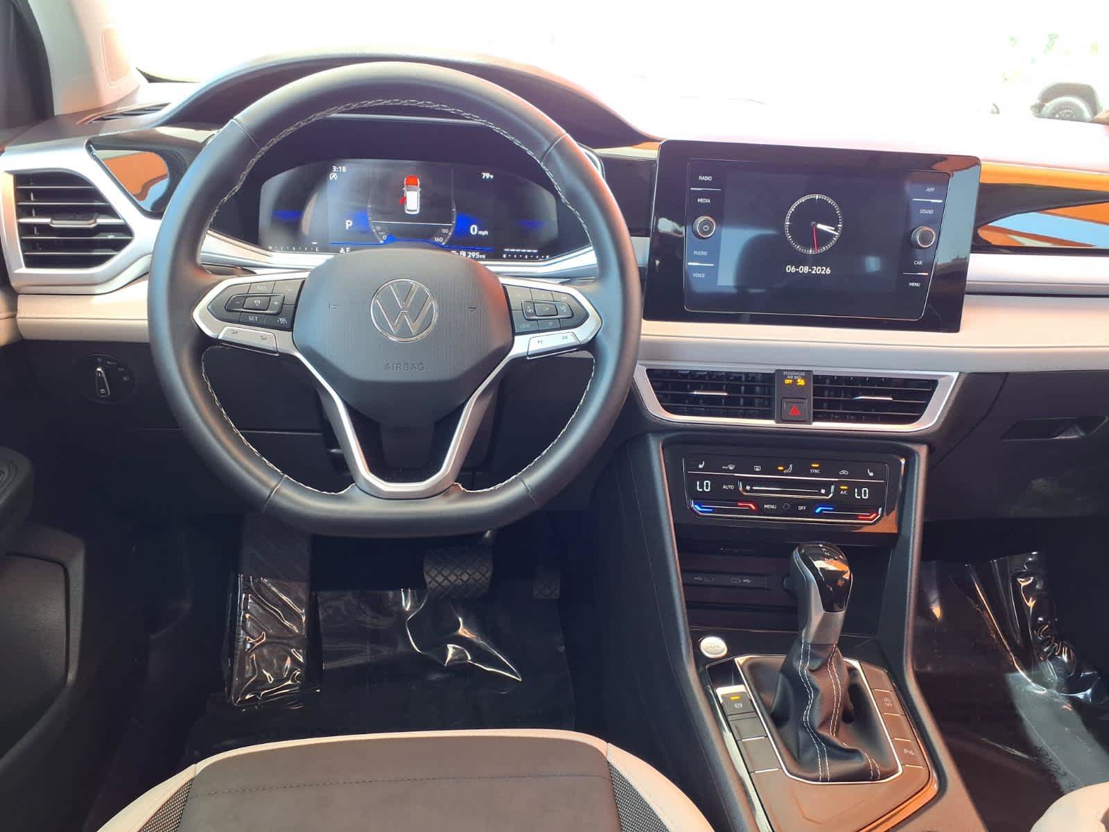 Used 2025 Volkswagen Taos SE FWD image 8