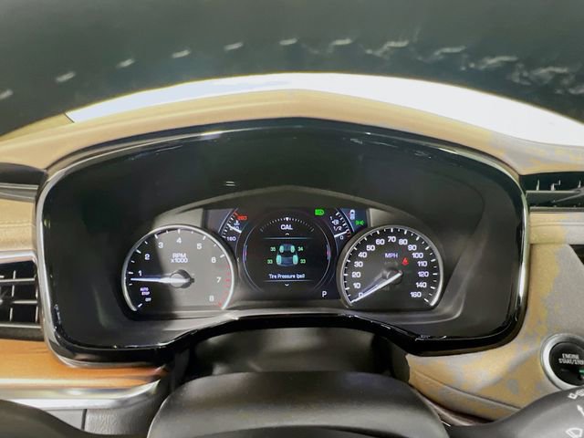 Used 2018 Cadillac XT5 Platinum w/ Driver Assist Package image 11