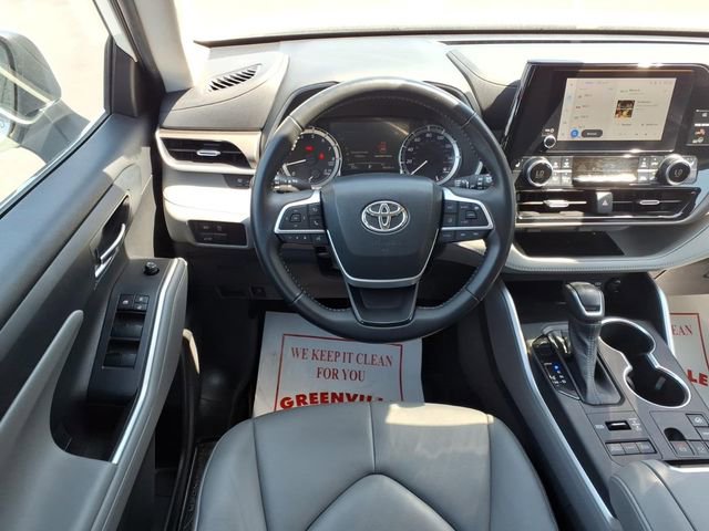 Used 2023 Toyota Highlander XLE AWD/4WD image 13