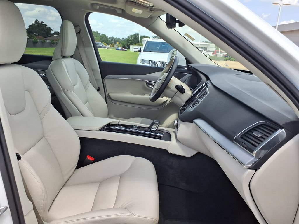 Used 2025 Volvo XC90 B5 Core AWD/4WD image 26