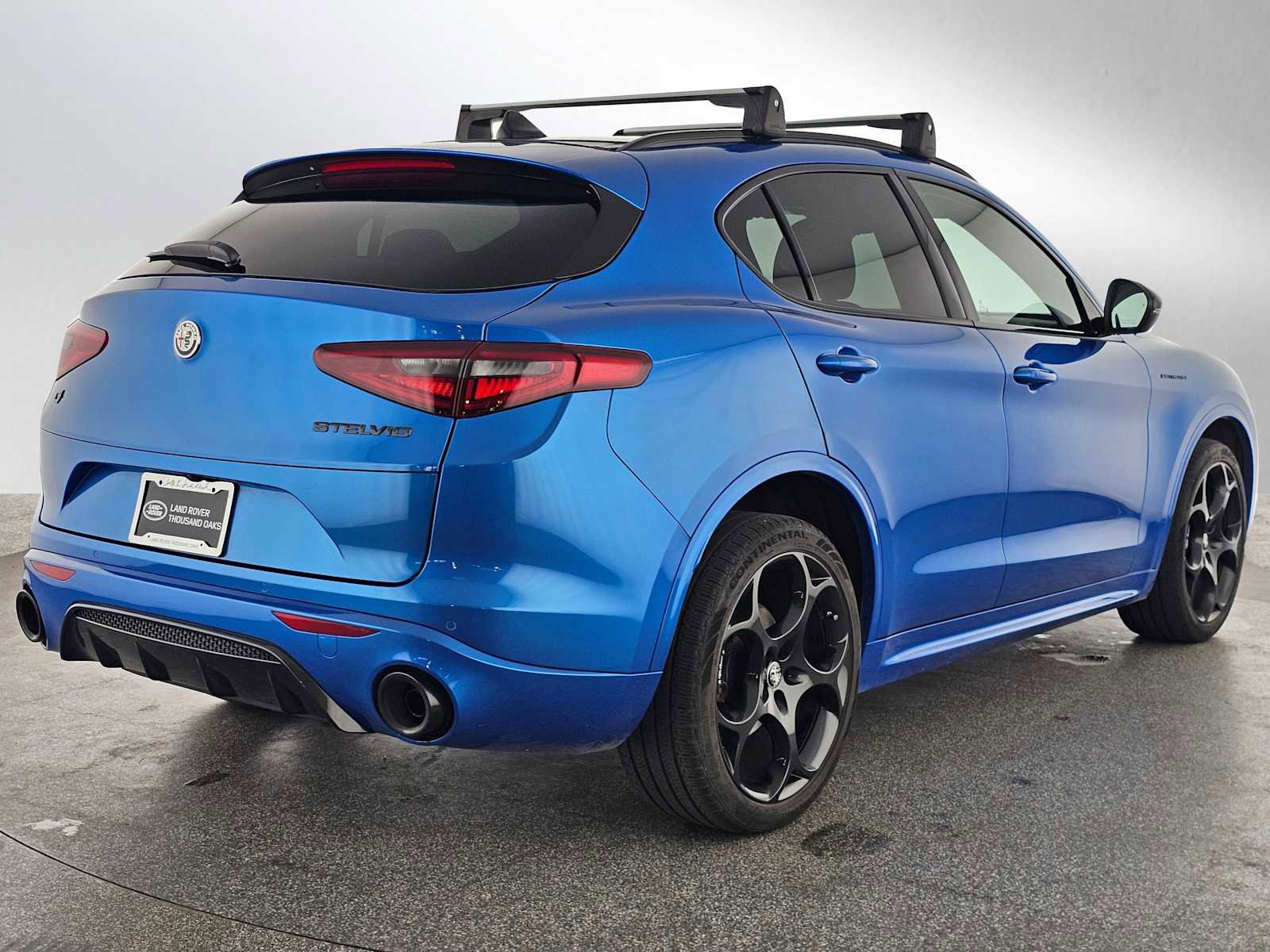 Used 2023 Alfa Romeo Stelvio Estrema AWD/4WD image 5