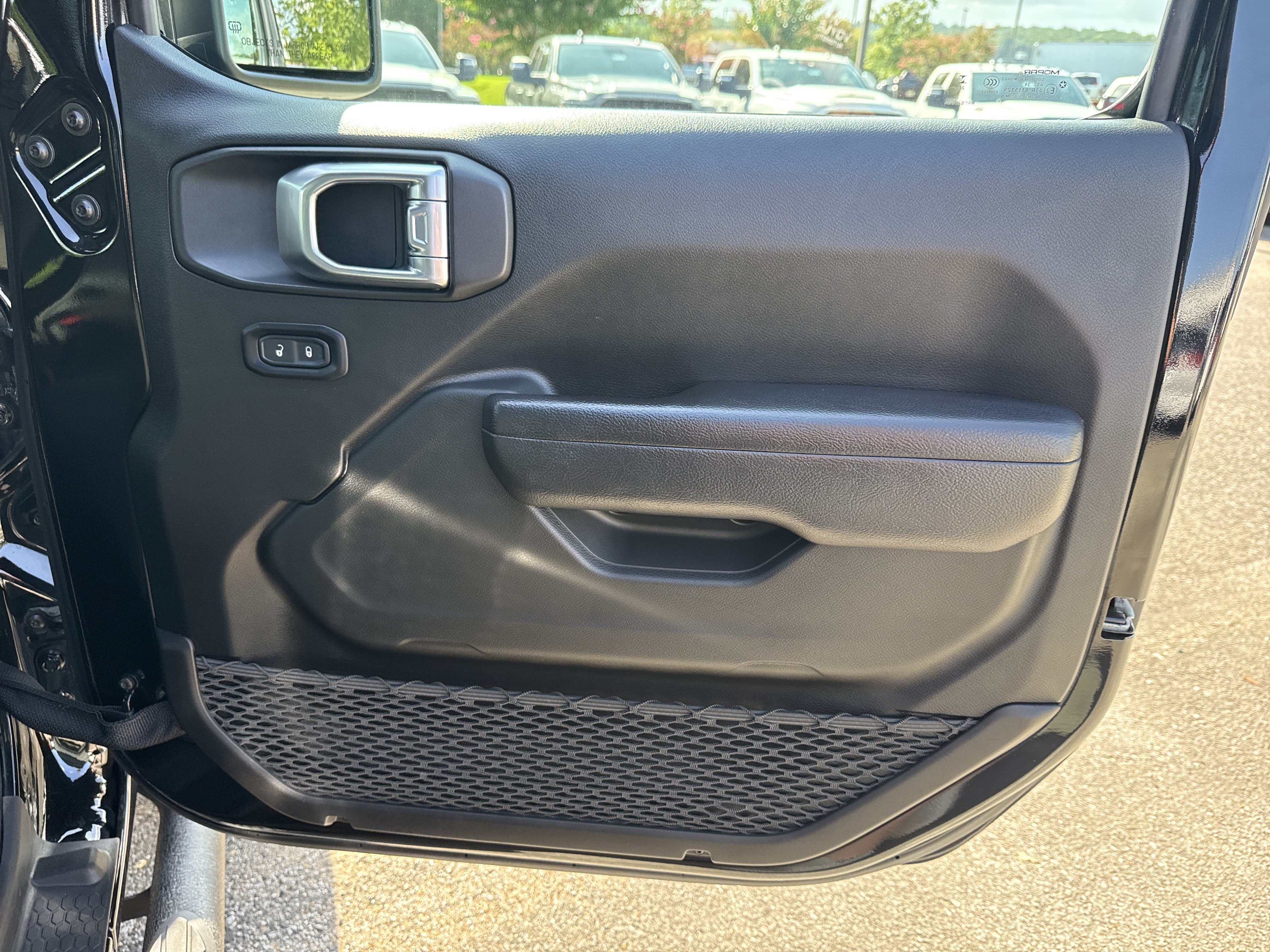 Used 2024 Jeep Wrangler Unlimited Sport AWD/4WD image 14
