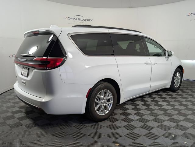 Used 2022 Chrysler Pacifica Touring-L image 8