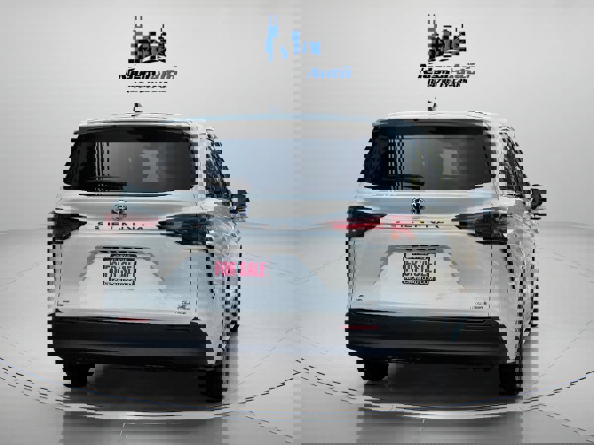 Used 2021 Toyota Sienna XLE image 5