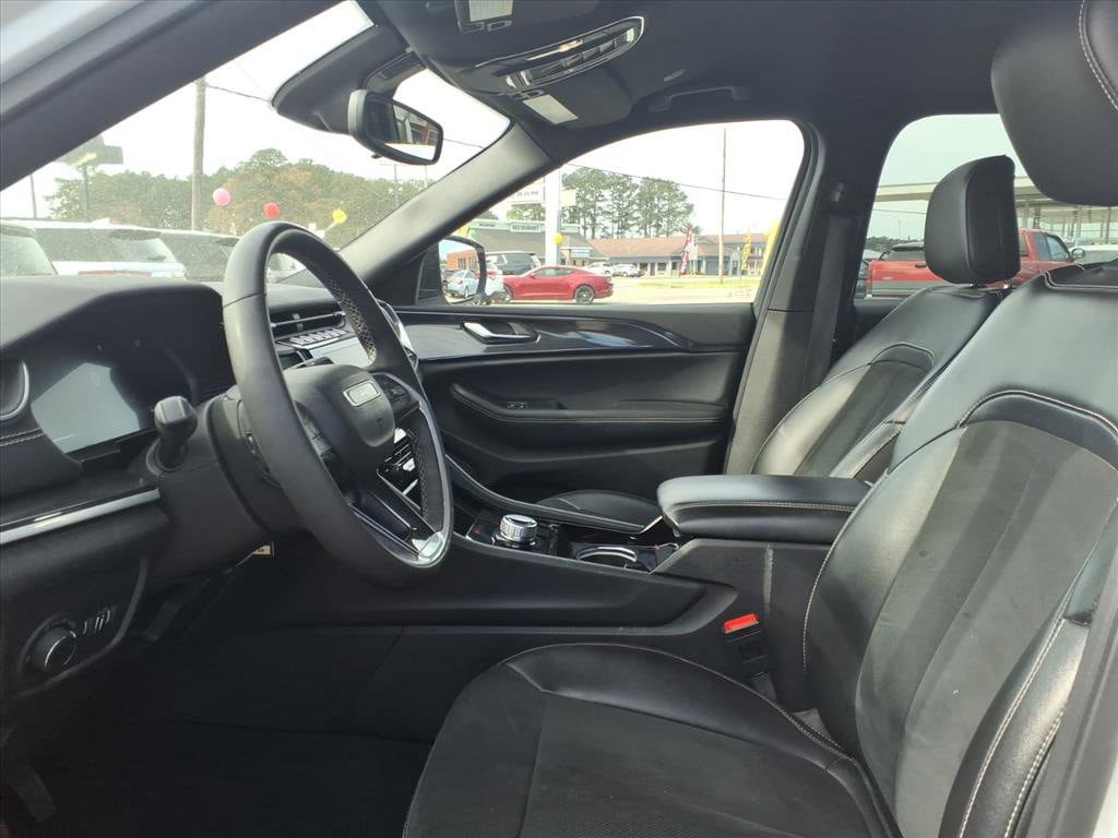 Used 2023 Jeep Grand Cherokee L Laredo RWD image 7