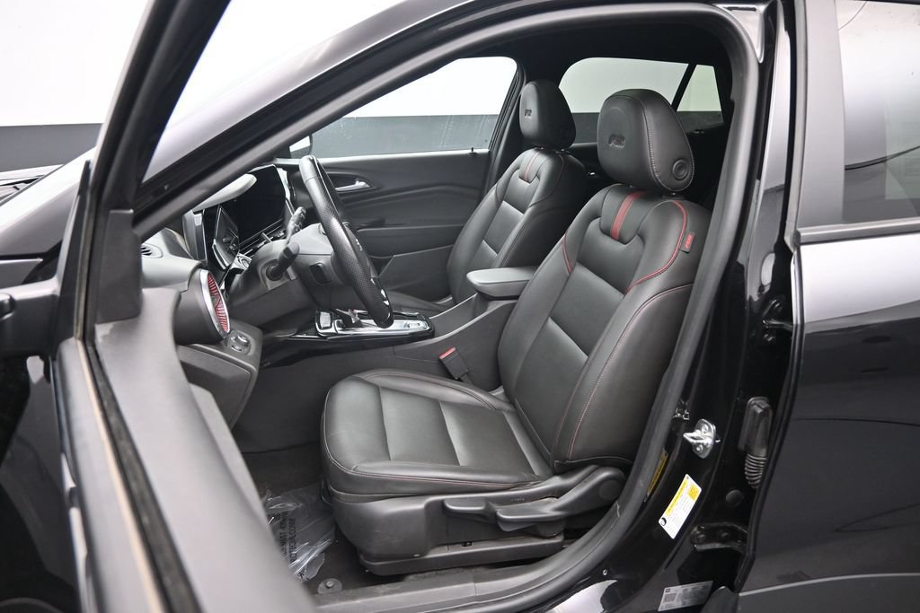 Used 2025 Chevrolet Trax RS w/ Sunroof Package FWD image 21
