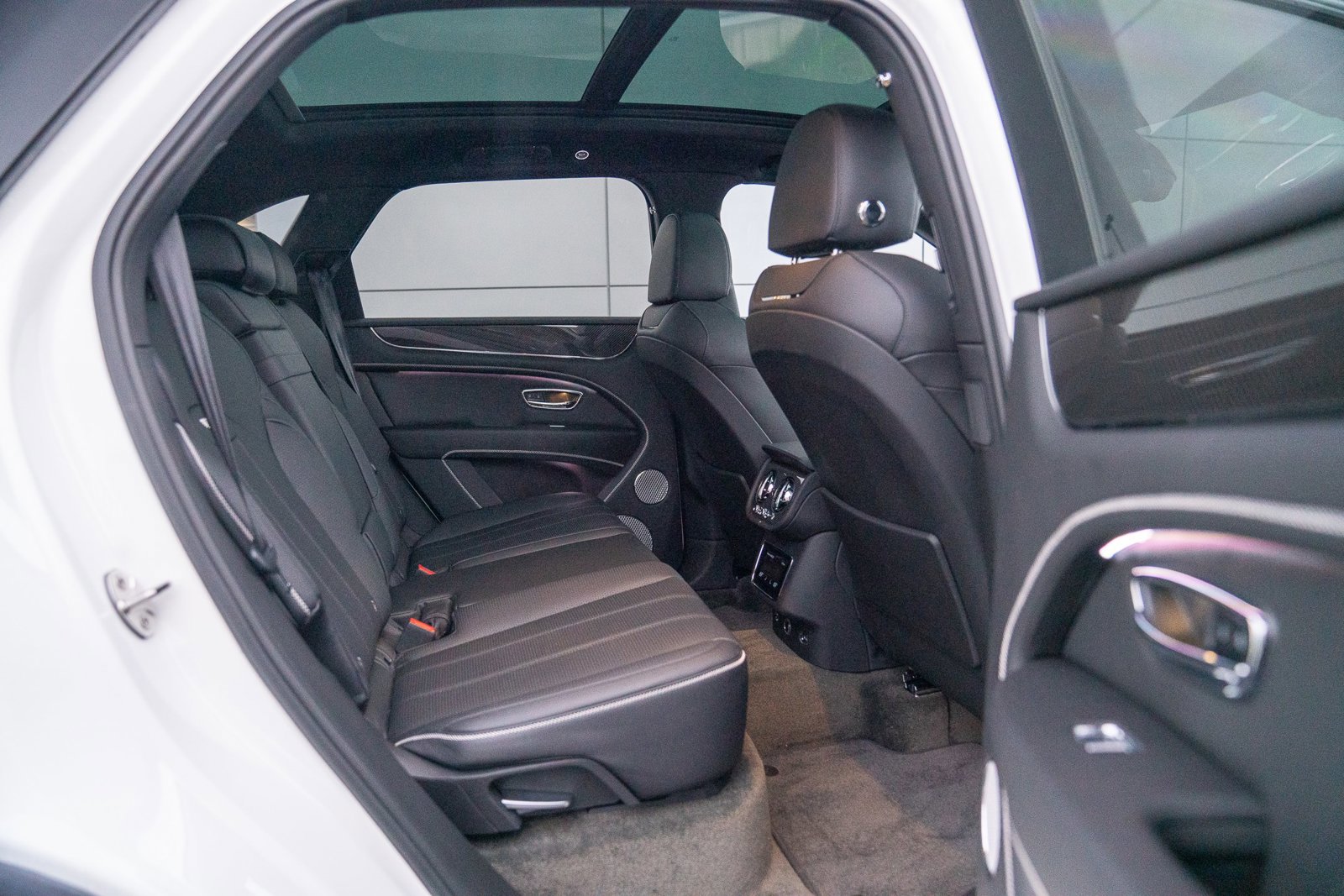 Used 2022 Bentley Bentayga image 26