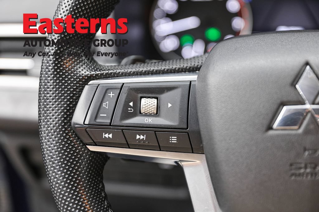Used 2024 Mitsubishi Outlander SE FWD image 16