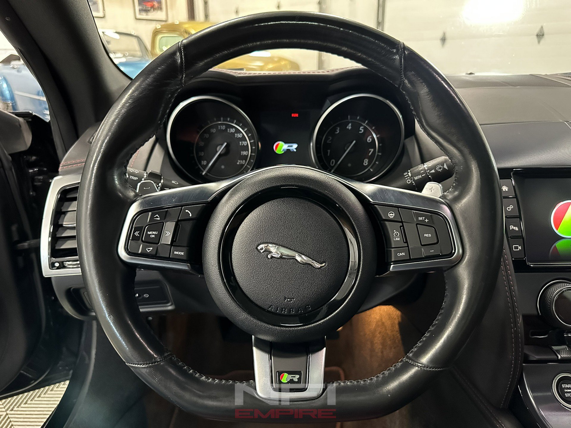 Used 2018 Jaguar F-TYPE R AWD/4WD image 30