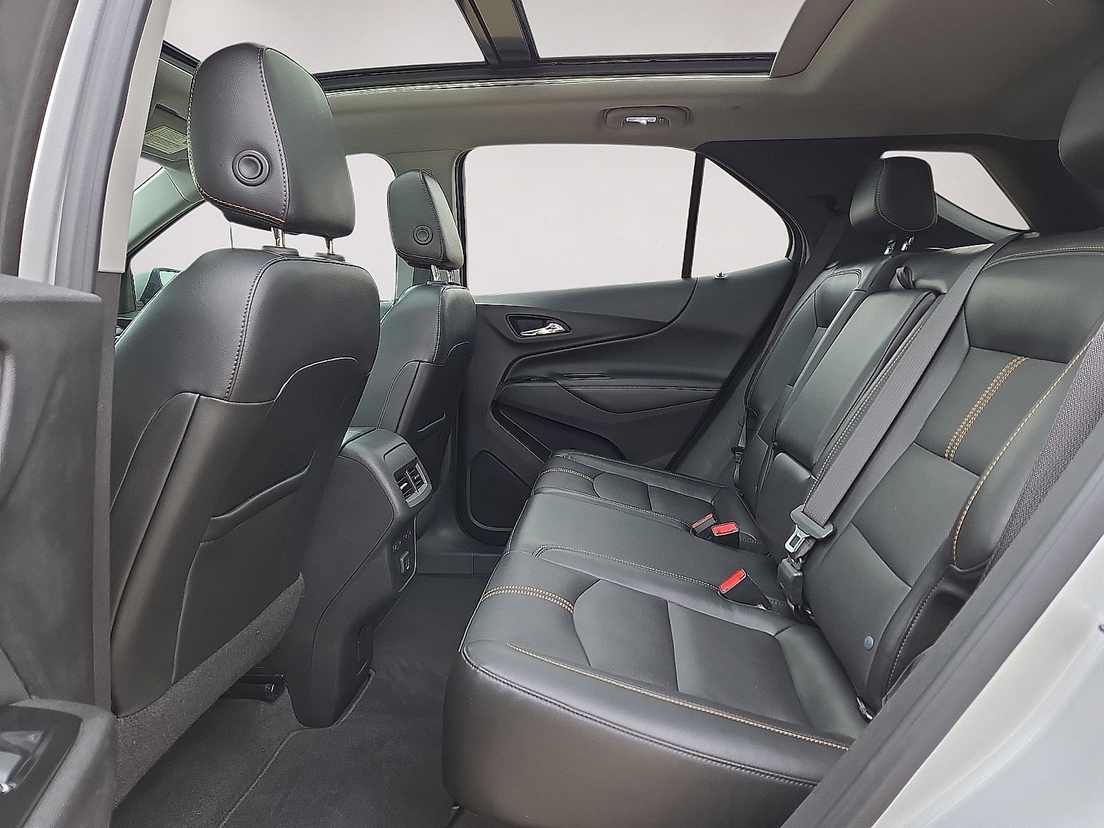 Used 2022 Chevrolet Equinox Premier AWD/4WD image 16