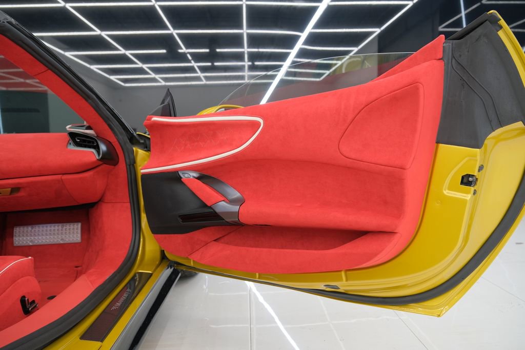 Used 2022 Ferrari SF90 Spider image 49
