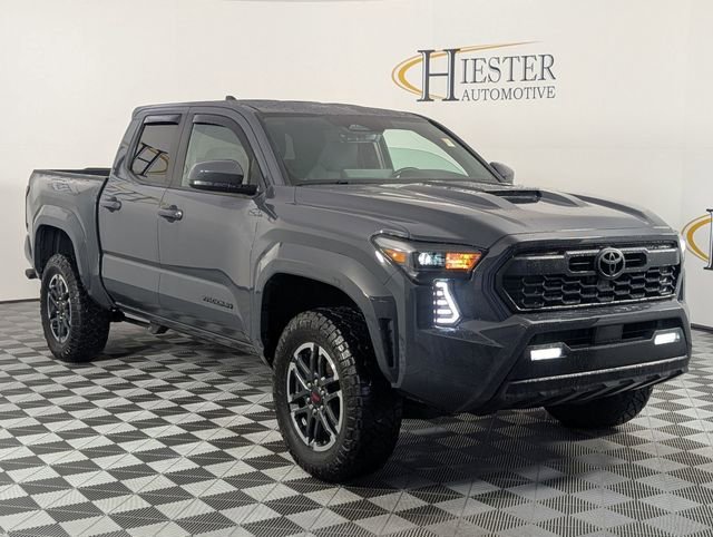 Used 2025 Toyota Tacoma TRD Sport image 2