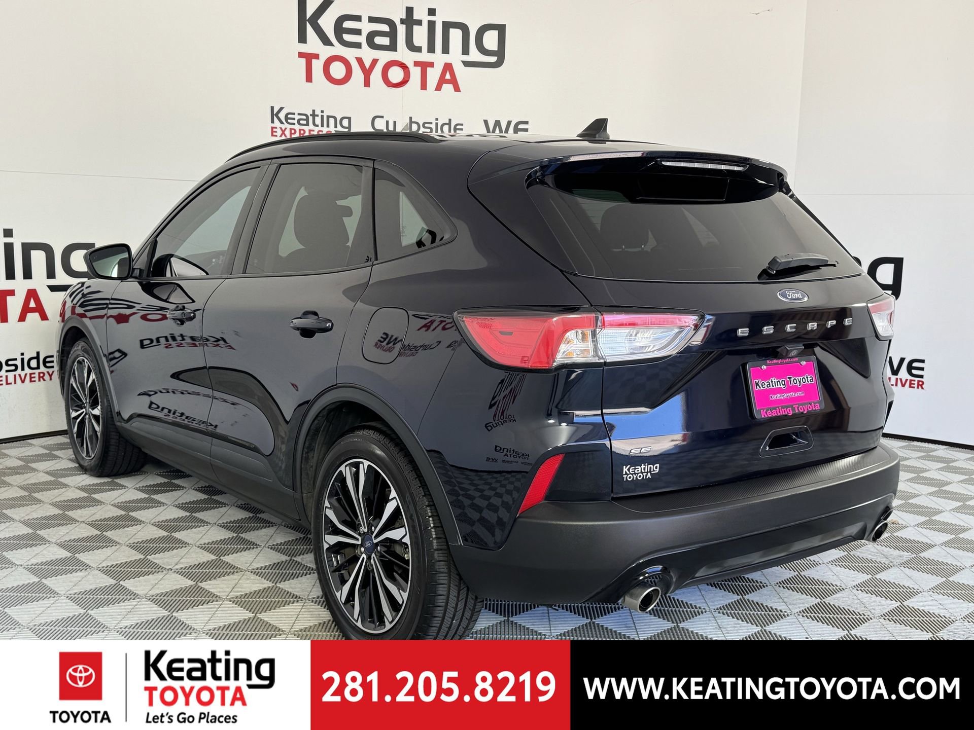 Used 2021 Ford Escape SE w/ SE Sport Appearance Package image 7