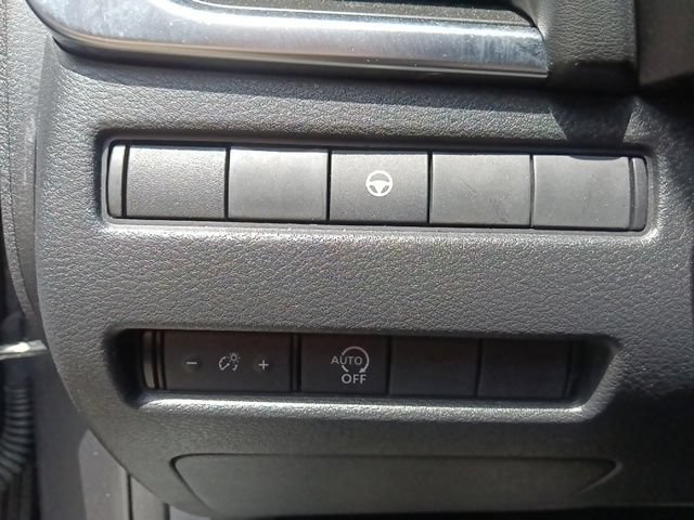 Used 2023 Nissan Rogue SV AWD/4WD image 17