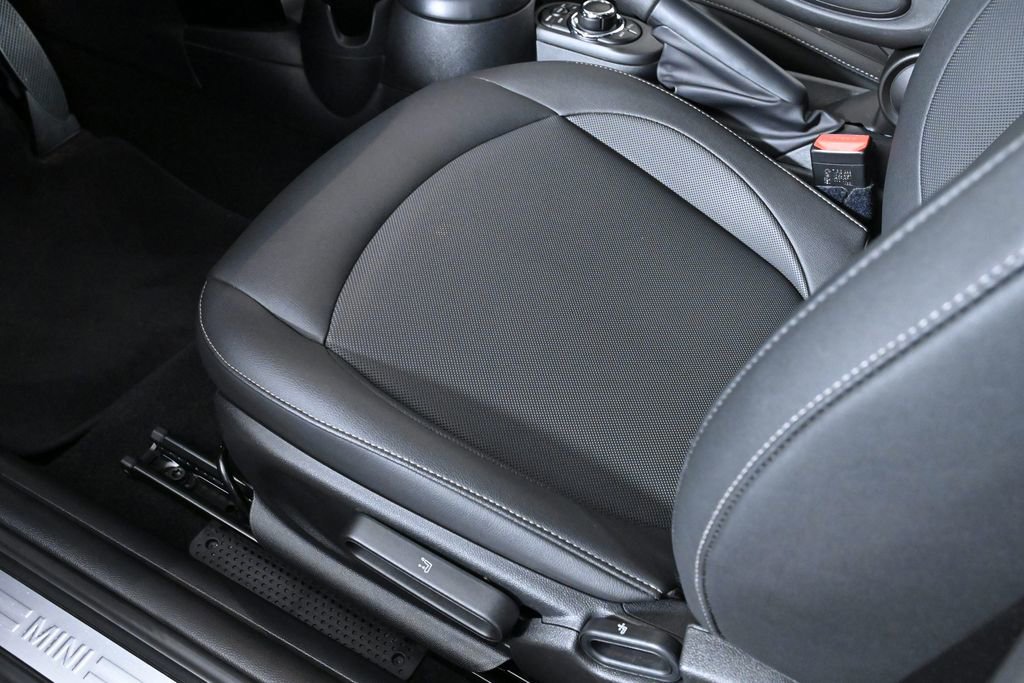 Certified 2024 MINI Cooper 2-Door Hardtop image 23