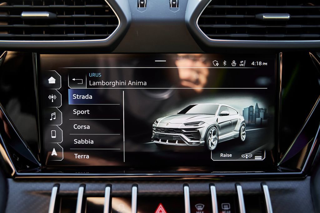 Used 2022 Lamborghini Urus AWD/4WD image 78