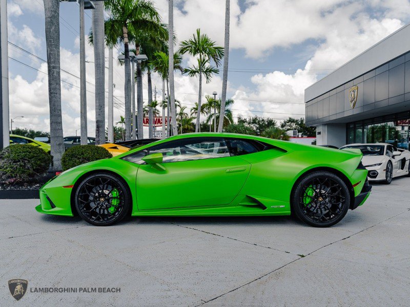 Used 2022 Lamborghini Huracan EVO RWD image 2