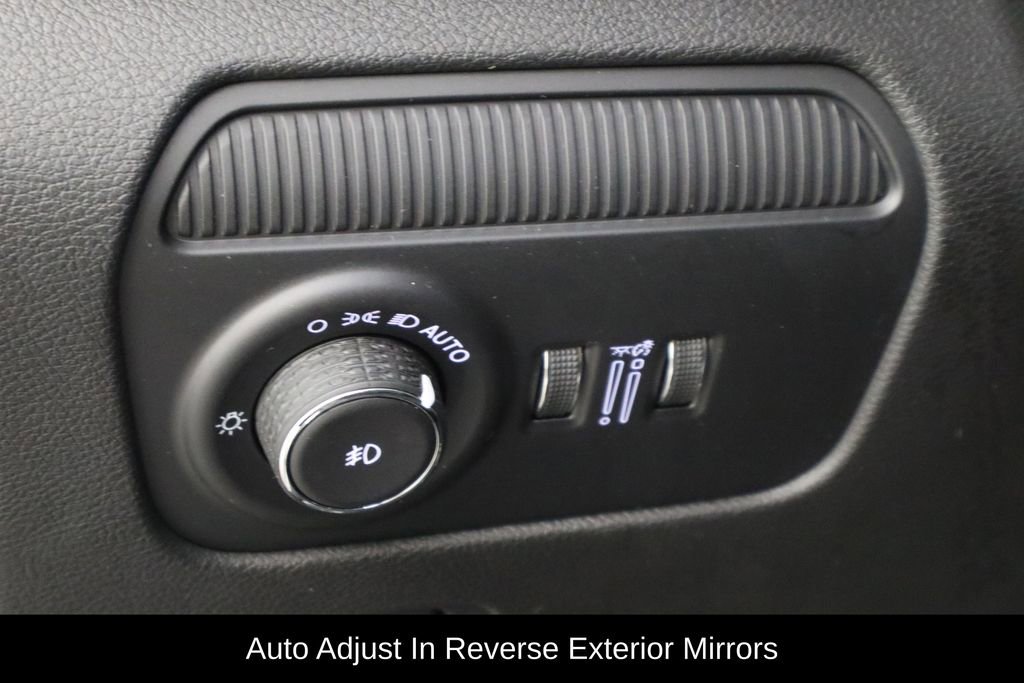 Used 2025 Jeep Wagoneer L Series II w/ Convenience Group I image 25