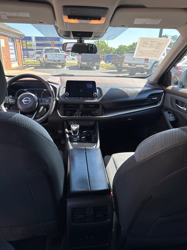 Used 2023 Nissan Rogue SV image 8