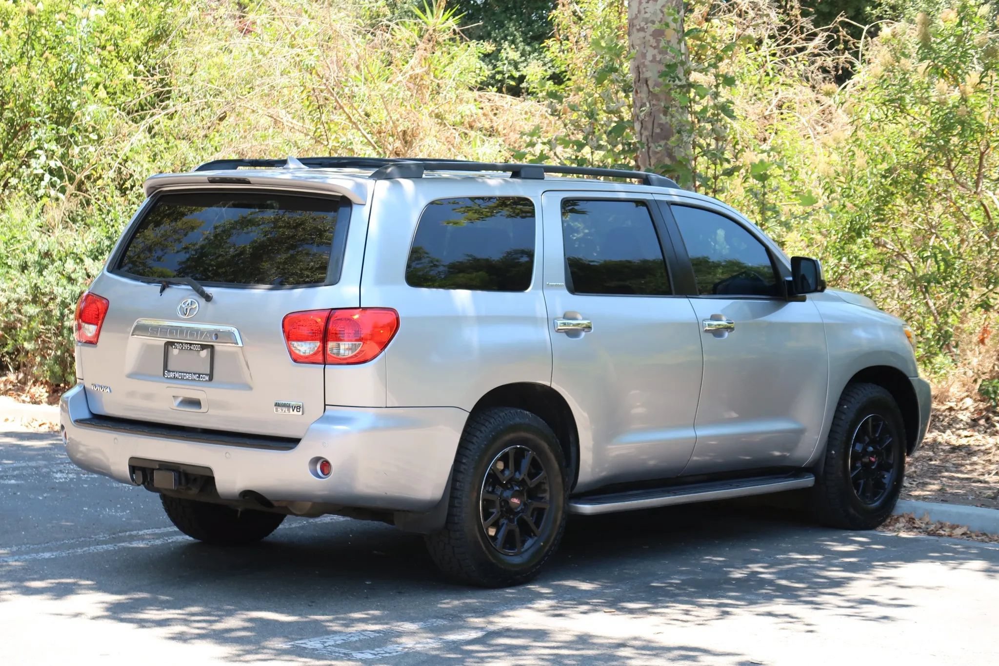 Used 2010 Toyota Sequoia Limited RWD image 6