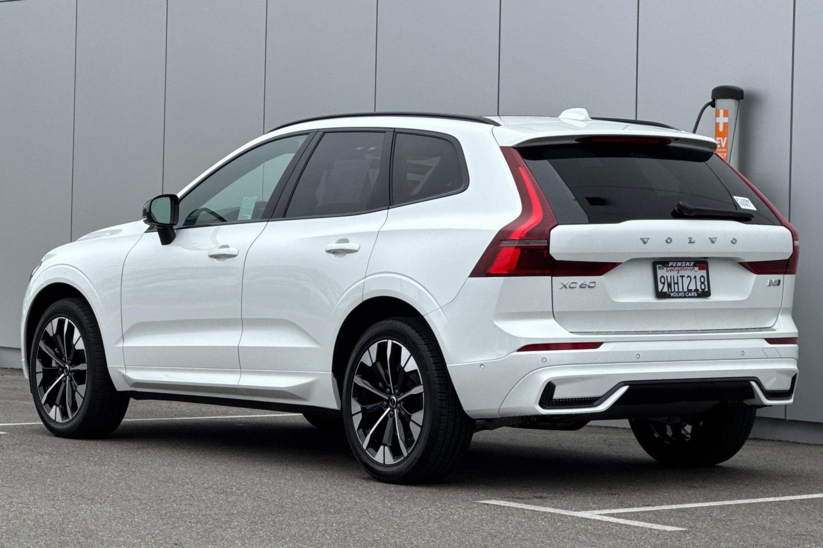 Certified 2026 Volvo XC60 B5 Plus w/ Climate Package PRO AWD/4WD image 3