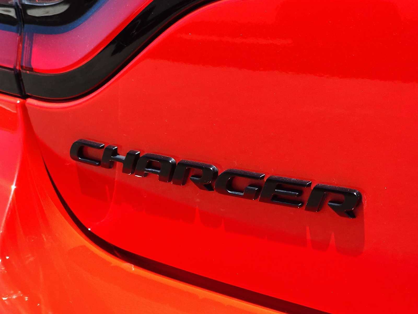 Used 2022 Dodge Charger SXT w/ Blacktop Package RWD image 11