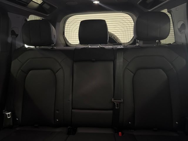 Used 2025 Land Rover Defender 110 V8 AWD/4WD image 12