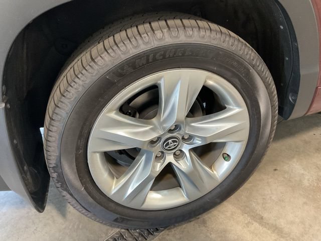 Used 2017 Toyota Highlander Limited AWD/4WD image 7