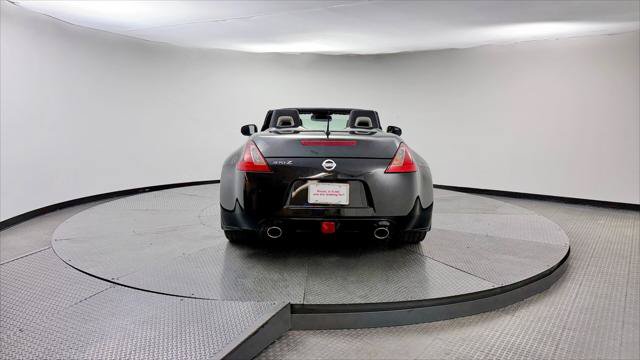 Used 2019 Nissan 370Z Touring Sport RWD image 7