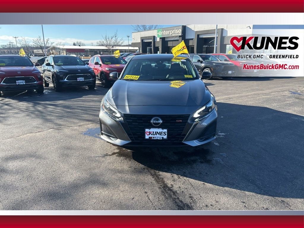 Used 2024 Nissan Altima 2.5 SR AWD/4WD image 9