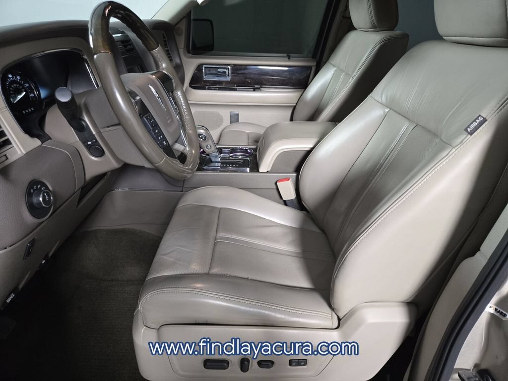 Used 2017 Lincoln Navigator Select RWD image 14
