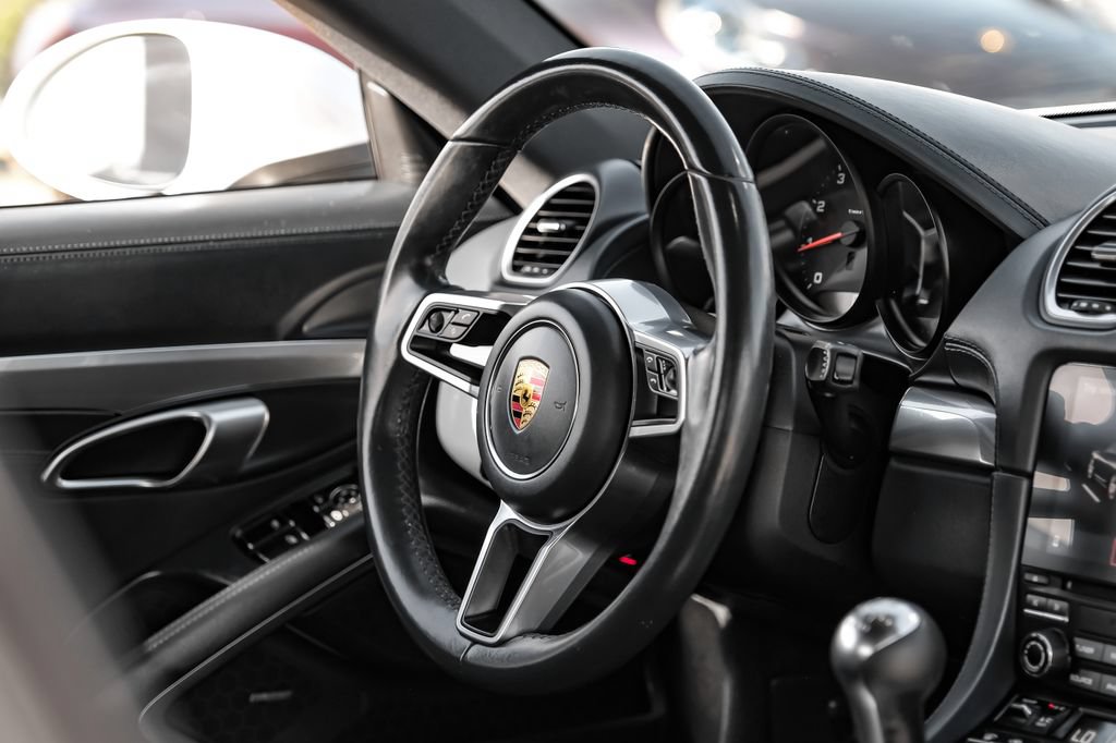 Used 2021 Porsche 718 Cayman RWD image 11