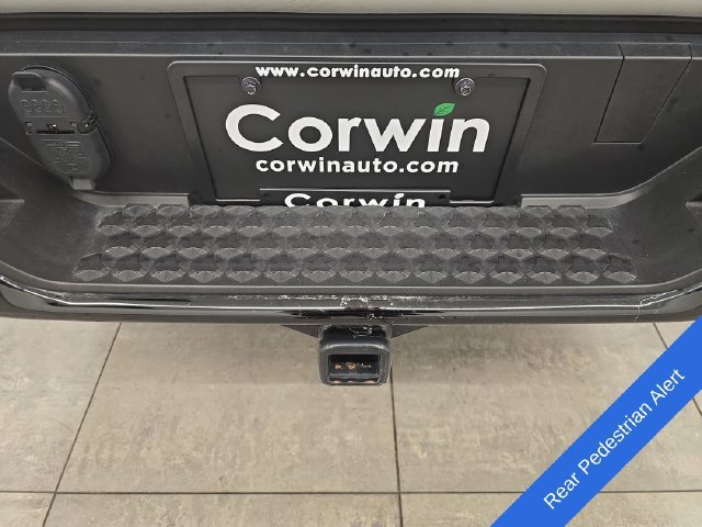 Used 2024 Chevrolet Colorado Z71 w/ Z71 Convenience Package 2 AWD/4WD image 18