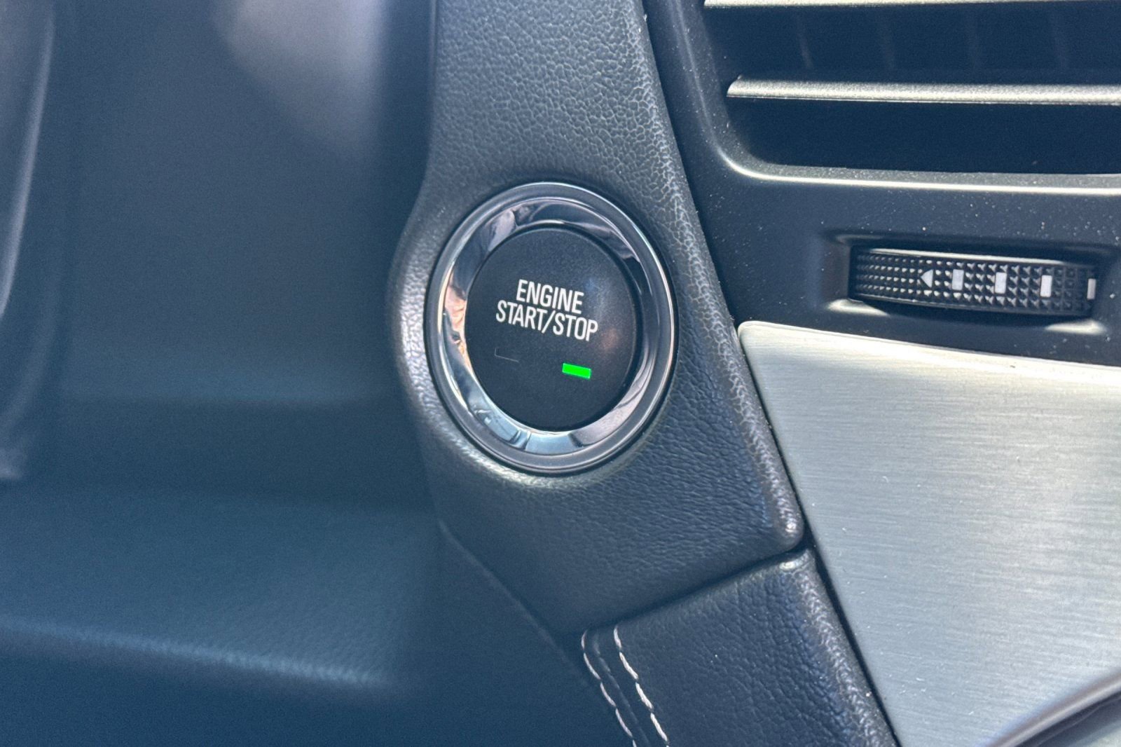 Used 2019 GMC Yukon SLT image 32