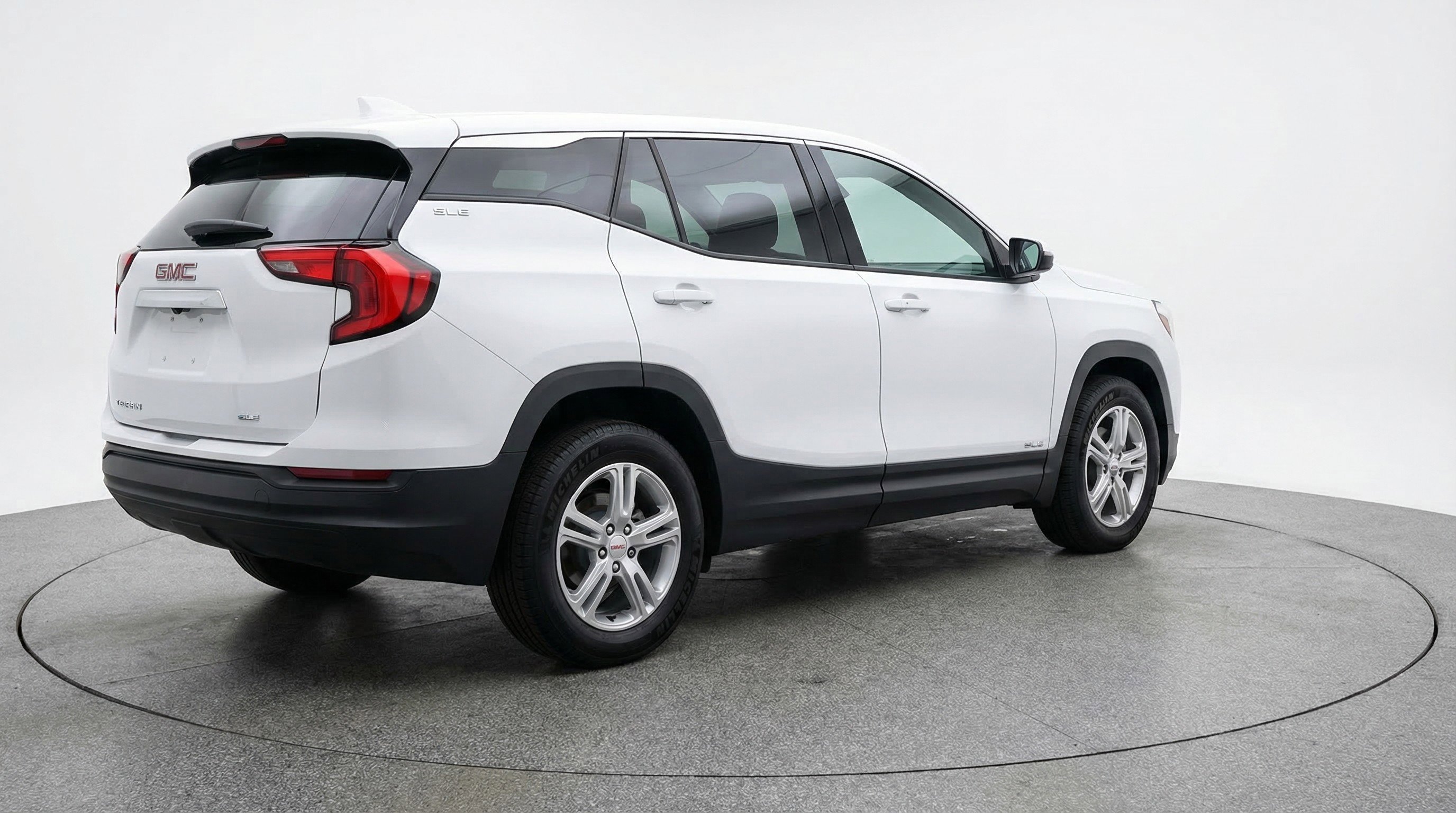 Used 2024 GMC Terrain SLE image 9